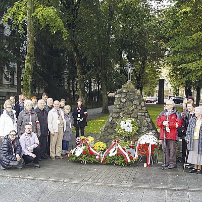 Pamięcią krwawiąca blizna
