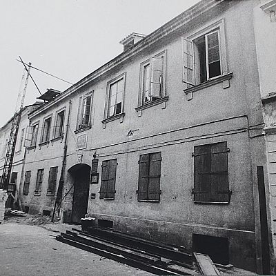 Dom przy zaułku Bernardyńskim 11 i jego właściciele

